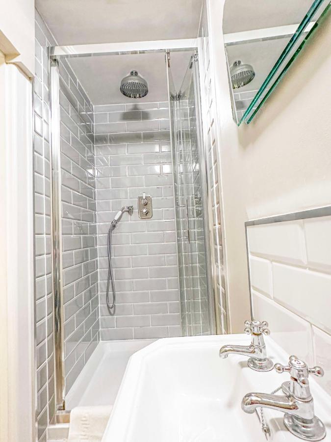 Unique 2 Bed In The Heart Of Bath With Parking Apartment Exterior foto